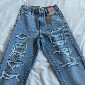 NWT Levi’s High-Waisted Mom Jean